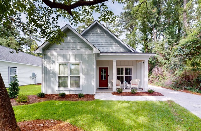 Horatio's Hideaway | Newly constructed house in Manteo with grill
