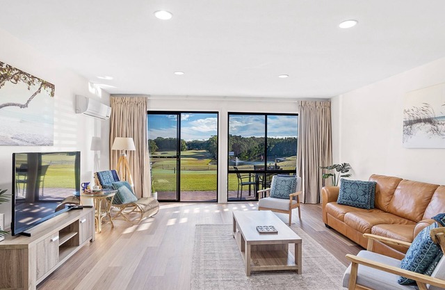 Horizons Fairway Views Townhouse 108 - Golfers Getaway - stay right on the championship course!