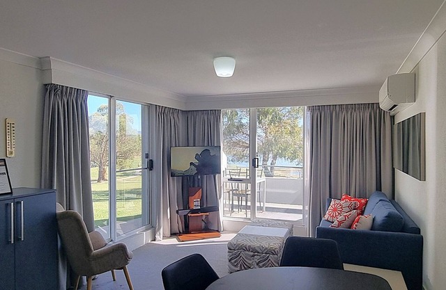 Horizons Resort 405 - Central Lakefront Jindabyne Apartment with resort amenities