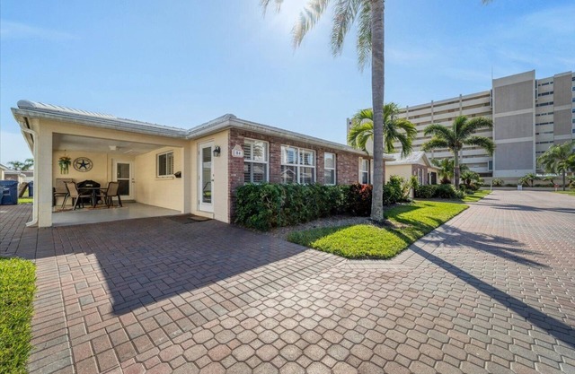 Horizons West Villa B-4 - Close to the White Sands of Crescent Beach!