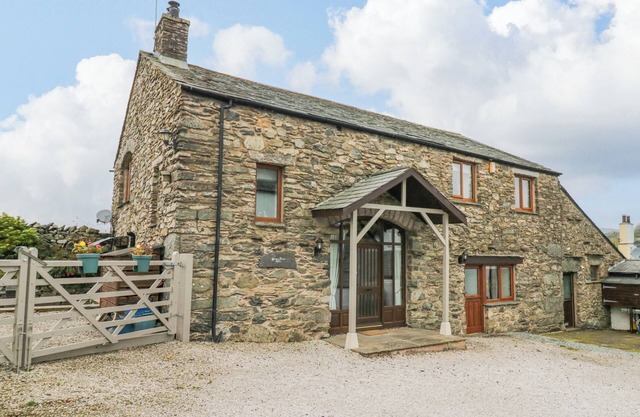 HORSE AND FARRIER BARN, pet friendly, with a garden in Cartmel
