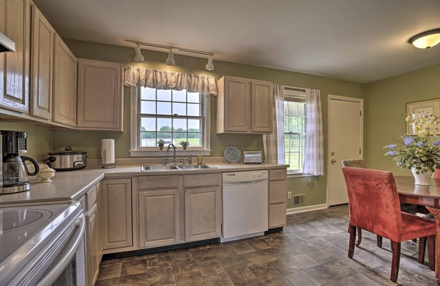 NEW! Horse Country House, 6 Mi to KY Horse Park!
