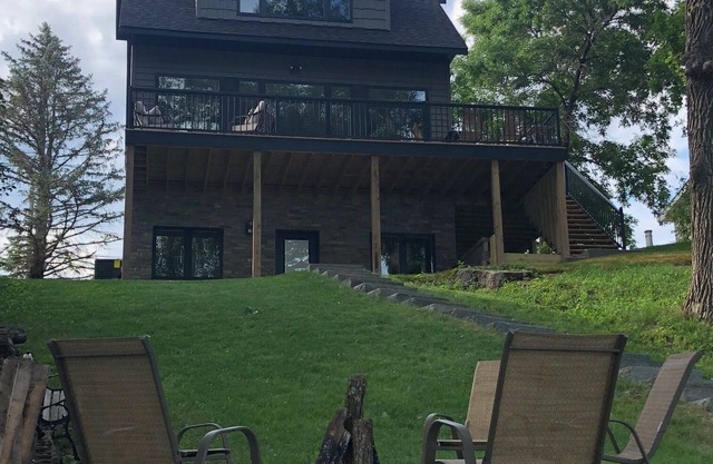 Horseshoe Hideout - Nouvelle construction de cabane prête à être utilisée!