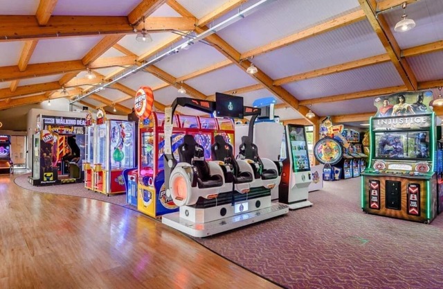 Horseshoe Lake Holidays - Static Caravan, Family Friendly, on-site entertainment