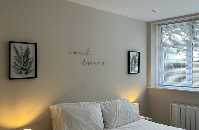Appartement-Salle de bain privée séparée-Vue sur Rue- House 2