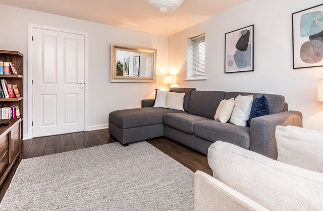 Maison lumineuse de 3 chambres - 5 minutes de CC avec parking gratuit!