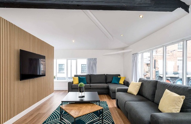 Design-led Loft Apartment | Super Central | Perfect for nightlife