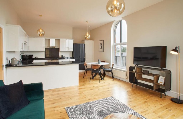 Host & Stay - Artsbank Apartment