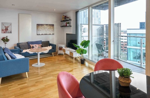 Host & Stay | Canal View Apartment