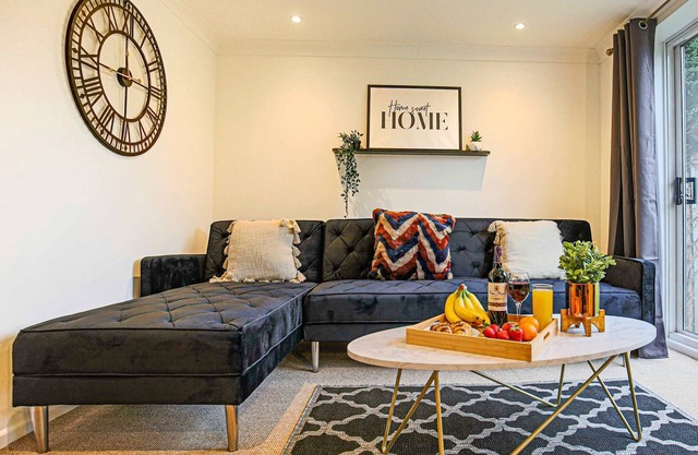 Host & Stay | Chicksands Avenue