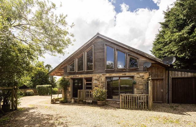 Host & Stay | Crackin' View