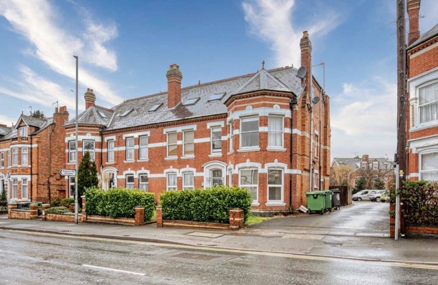 Host & Stay | Droitwich Road Apartment