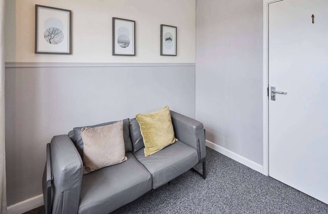 Host & Stay | Oldbury Road