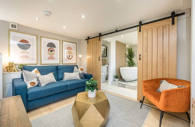 Host & Stay | The Georgian Coach House 1