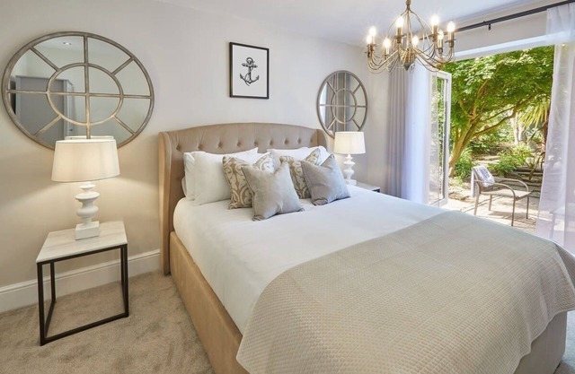 Host & Stay | The Hampton at Prospect Hill Apartments