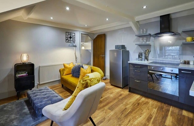 Host & Stay | Yellow Ochre