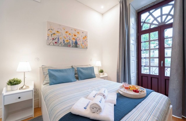 HostWise - Bright Flat w/Balcony