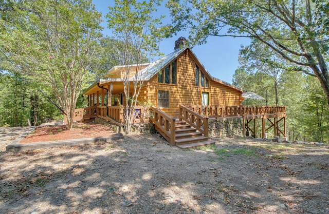 Hot Springs Cabin w/ Deck + Mountain Views!