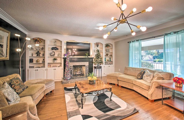 Hot Springs Home: Walk to Oaklawn!
