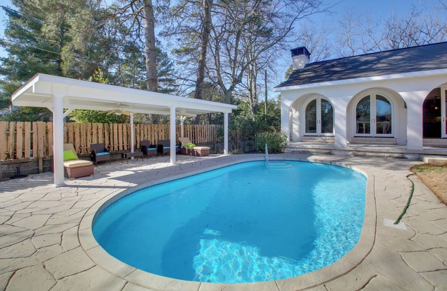 Hot Springs Home with Pool - 1/2 Mile to Oaklawn!