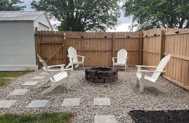 Hot Tub and Fire Pit near Mammoth Cave National Park- Pet Friendly