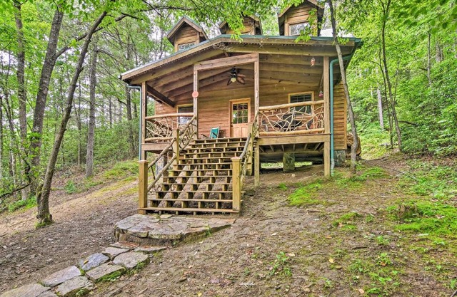 Hot Tub and Furnished Porch Balsam Grove Cabin