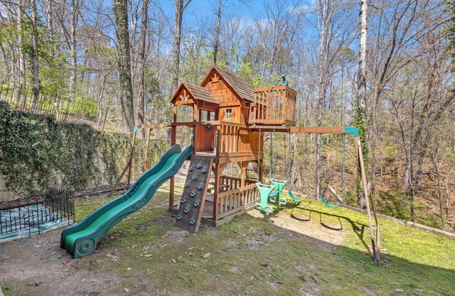 Hot Tub+Beautiful View+Sleeps 12+Outdoor Oasis