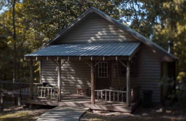 Hot Tub Cabin- In the Heart of Shawnee Wine Trail