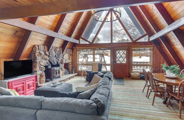 Hot Tub + Fire Pit: Cozy Cabin in Red Lodge!