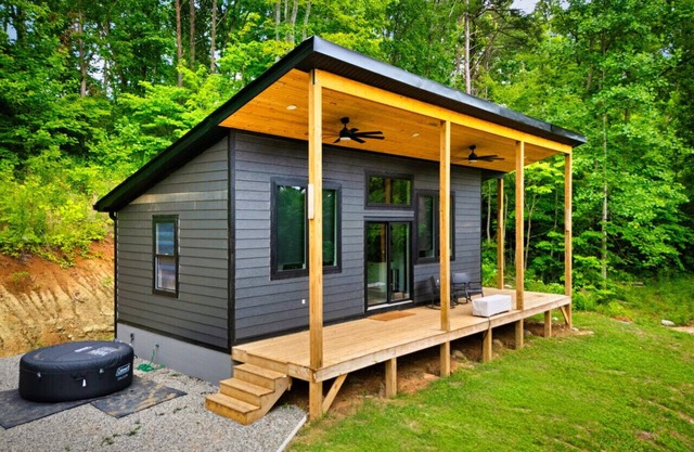 Hot Tub | Fire Pit | Dog Friendly | Private Porch