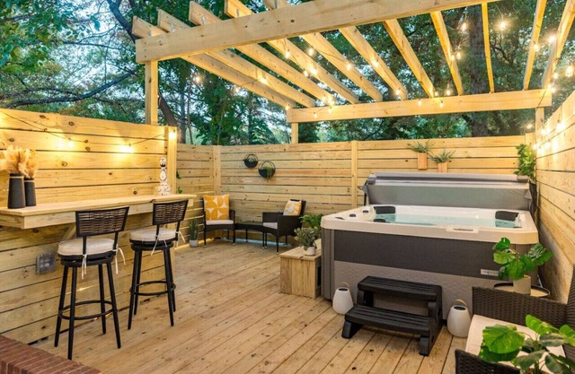 Hot Tub Fire Pit Oasis | 3mi to Downtown