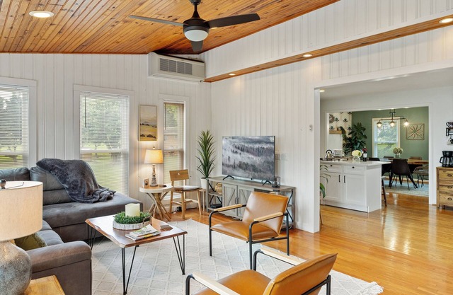 Hot Tub - Fire Pit - Private Retreat - Near 20+ Wineries - Hiking/Biking Trails