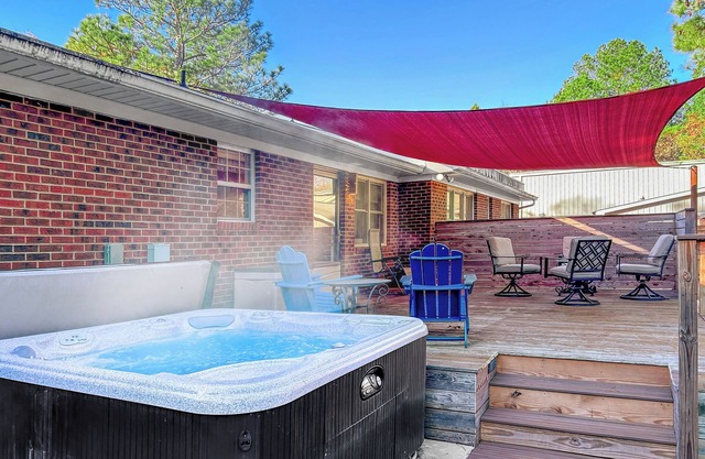 Quiet Rural Home with Hot Tub, large backyard with fire pit.