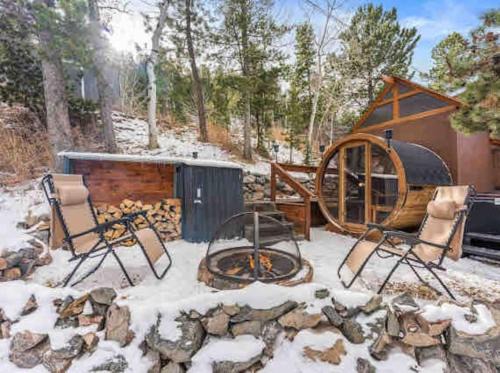 HOT TUB Firepit Sauna Peak to Peak Loft Retreat