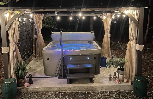 Hot Tub | Game Room | Firepit | Movie Room | Dogs
