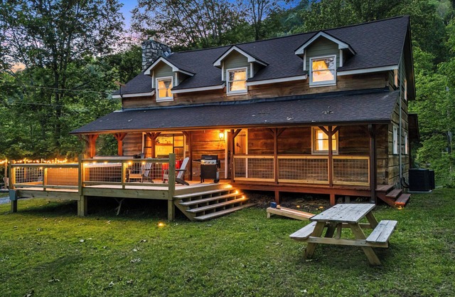 Hot Tub, Game Room & Fire Pit: Canton Log Cabin