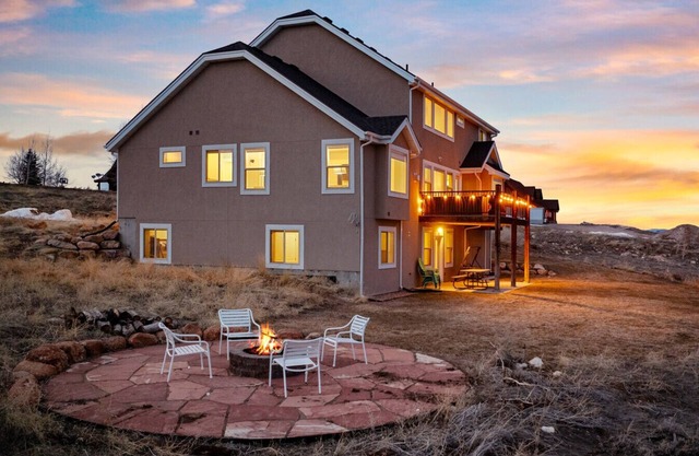 Private Hot tub-Game Room-Views-Theater-Sleeps 31