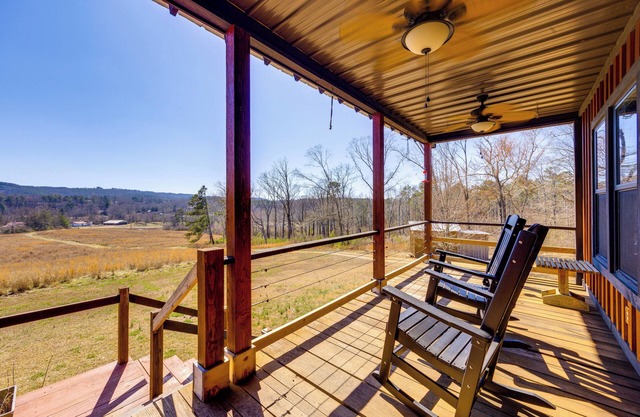 Peaceful Cabin w/ Mtn Views & Grill in Altoona!