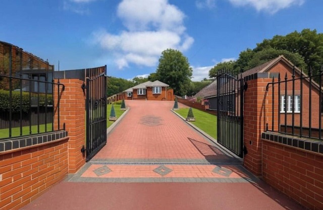 Hot Tub Haven, Malvern Hills Views - 5 Mins to Black Country Living Museum & Zoo