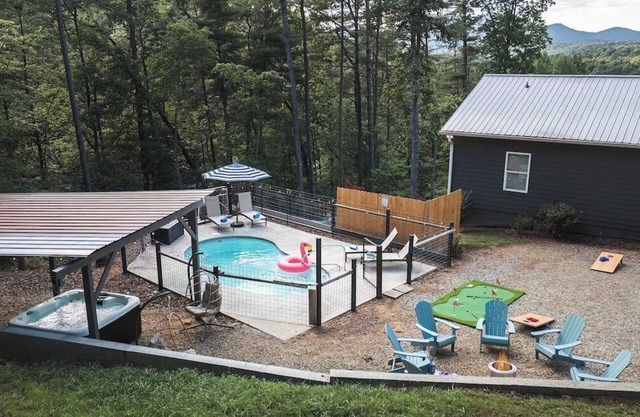 Hot tub - King Beds - Mini Golf - Games - Private Pool - BBQGrill - Pet Friendly