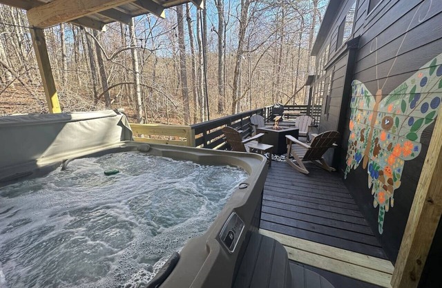 Hot Tub l Creek & Waterfall l Game Room - The Butterfly Creek Cottage!