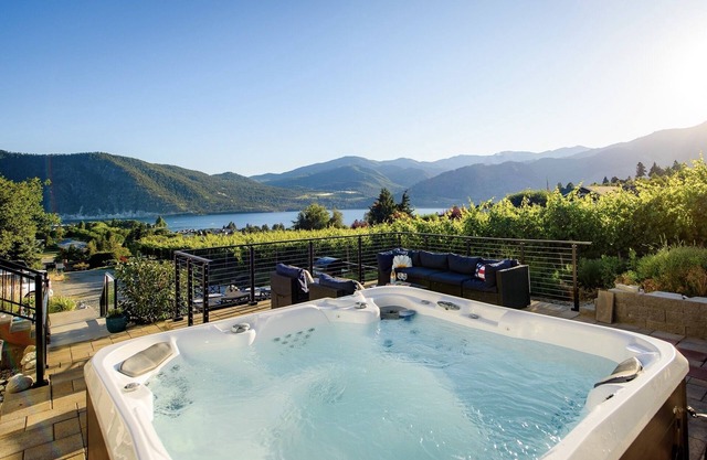 Hot tub ~ Lake views ~ Sunsets for days ~ Close to town
