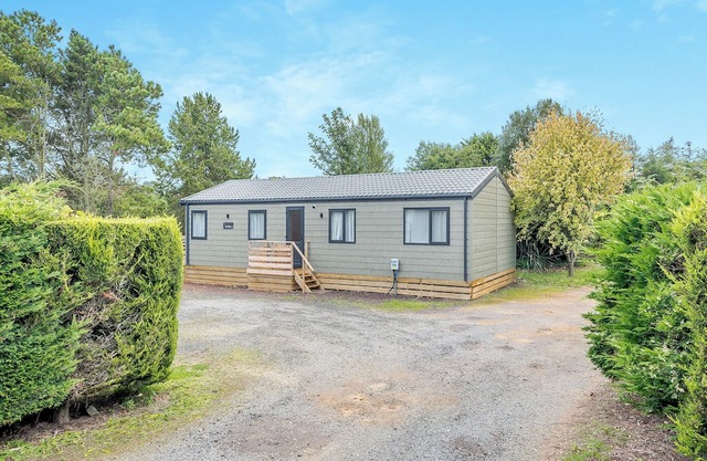 Hot Tub Lodge 3 Pet Friendly
