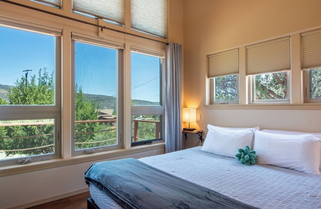 Stargazer Cottage, Hot Tub, 10% off for AZ residents, and NO checkout chores!