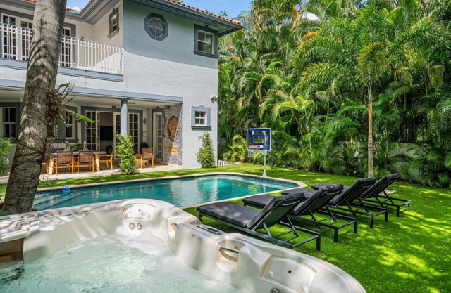 6BR Miami Shores Tropical Oasis Villa with Private Pool, Grill & More!