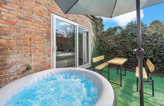 4-Bedroom Hot Tub Retreat | Sleeps 12