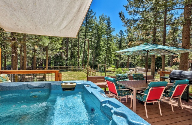 Chalet sur la rivière 3 Bd, bain à remous Famille et chien randonnée, vélo, jouer, quartier calme