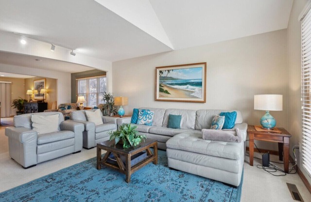 Beach home avec mises à jour à seulement 1 pâté de maisons de la plage située Croatan.