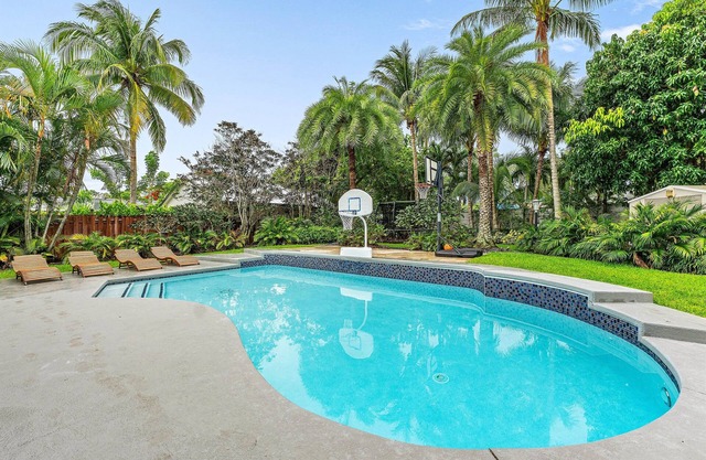 Hottub, Pool, PingPong, Trampline, 5min to Atl Ave