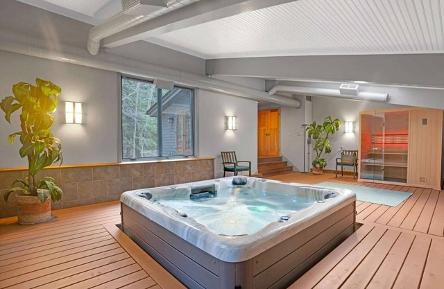 Superbe maison de cinq chambres, 4. 5 salles de bain niché dans les collines du Vermont.